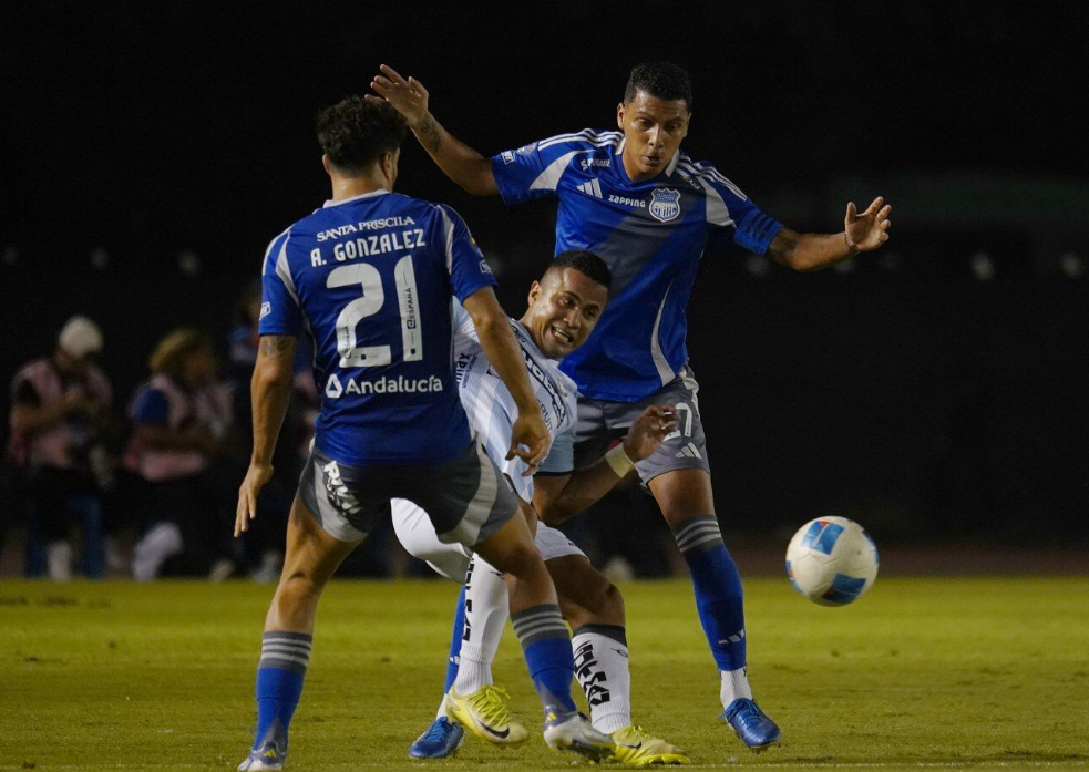 Dos puntos separan a los cuatro: así llegan Libertad, Leones, Guayaquil City y Emelec al cuadrangular por Sudamericana