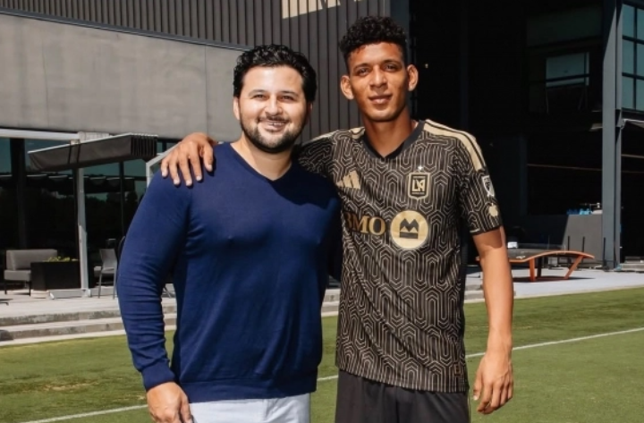 Sergio Vásquez recibió su visa de trabajo y quedó habilitado para debutar con LAFC